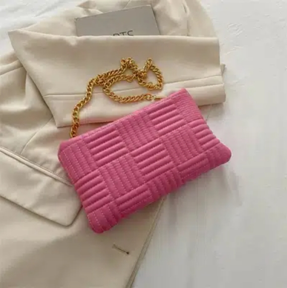 Quilted chain square bag - Picture 2 of 12
